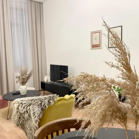 Апартаменти Atlas In The Historical Center Of With Free Private Parking *