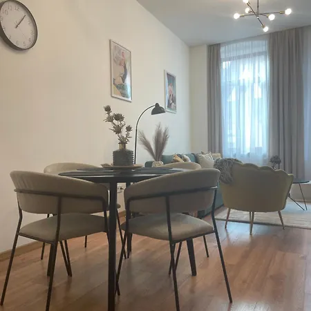 Atlas In The Historical Center Of With Free Private Parking Apartman